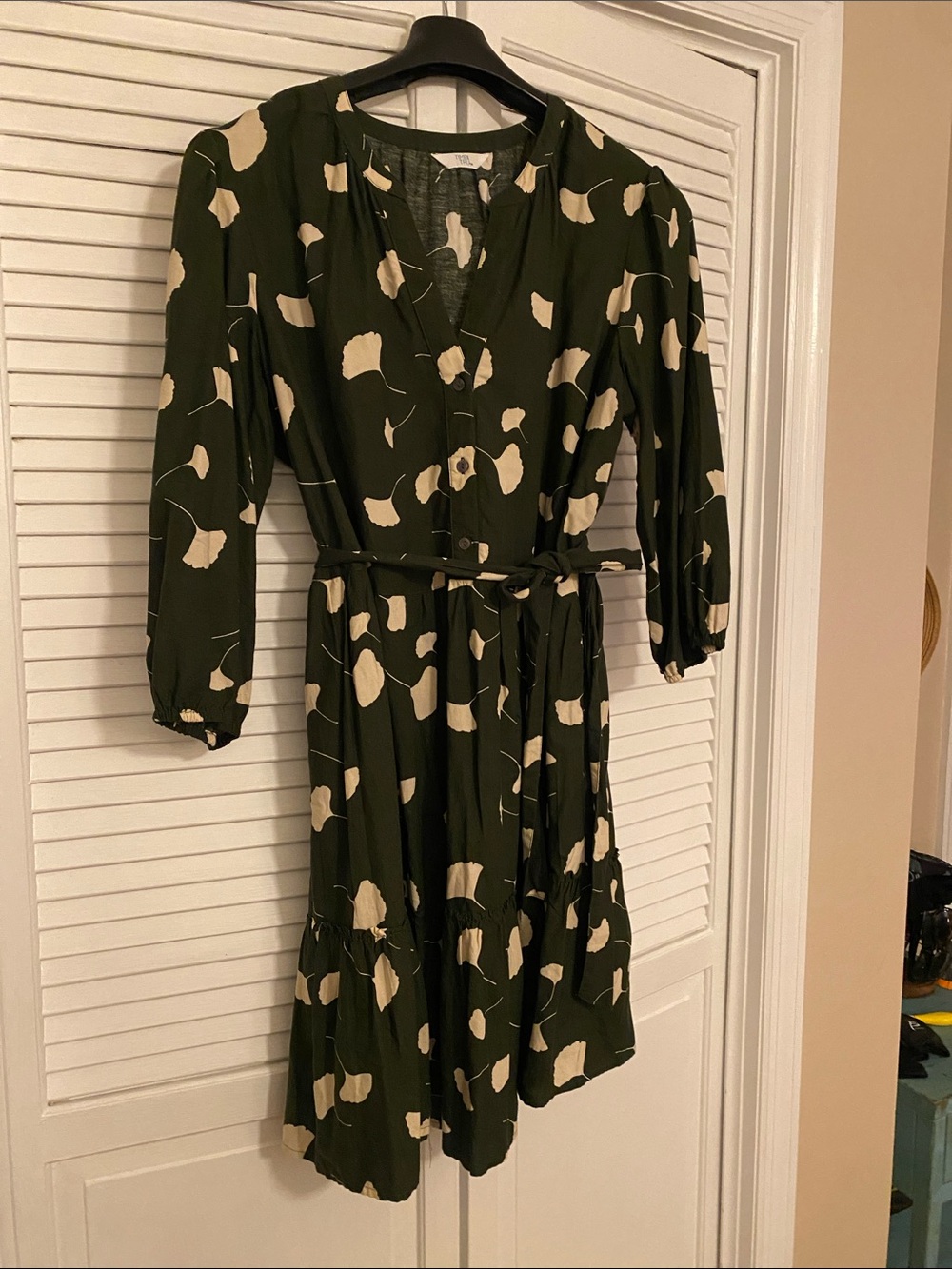 Time and Tru Olive Green & Cream Tie-Waist Midi Dress - Picture 3 of 3